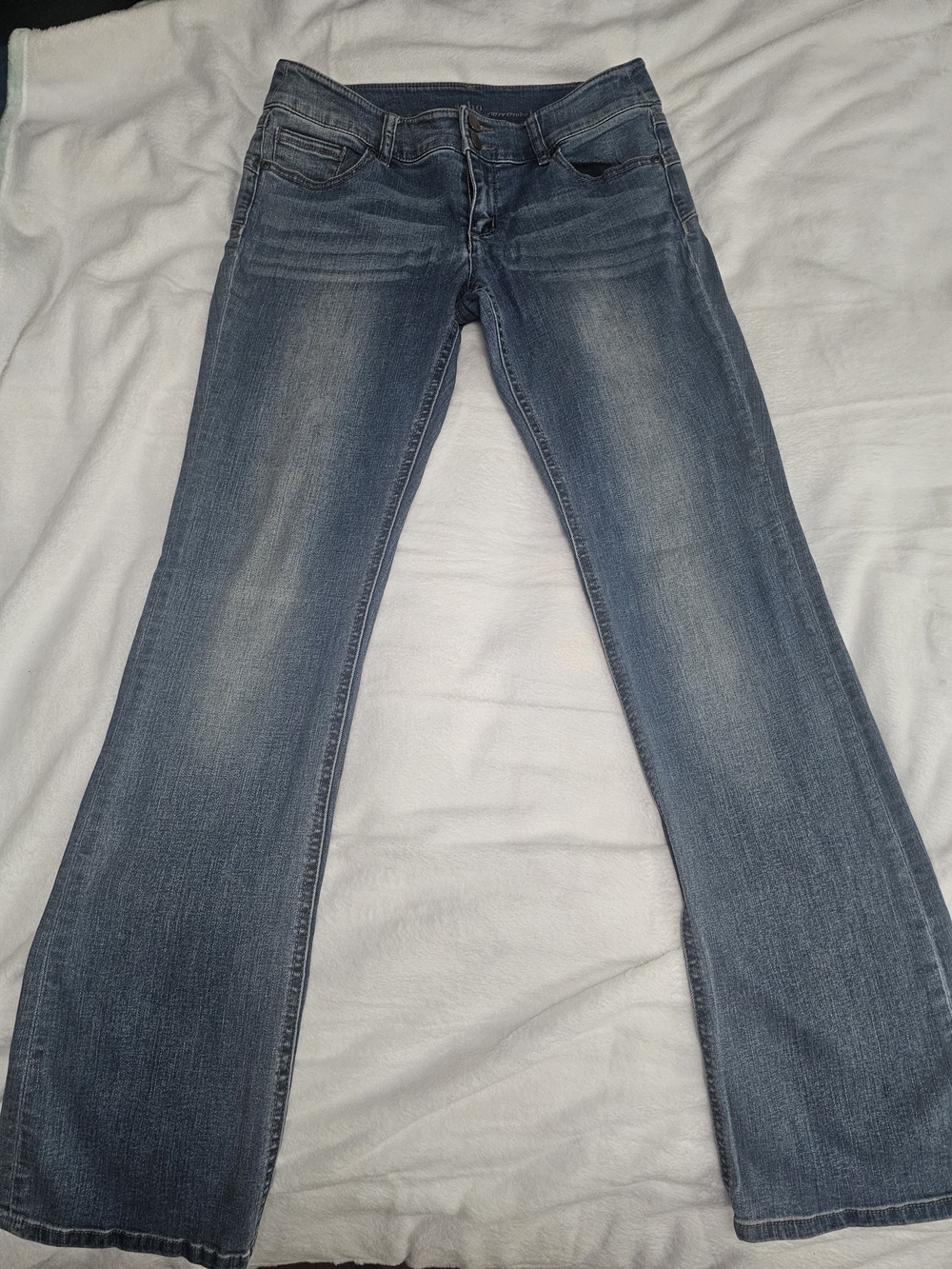 New YORk & Company SOHO Women's Mid Wash CURVY Bootcut Jeans - Blue